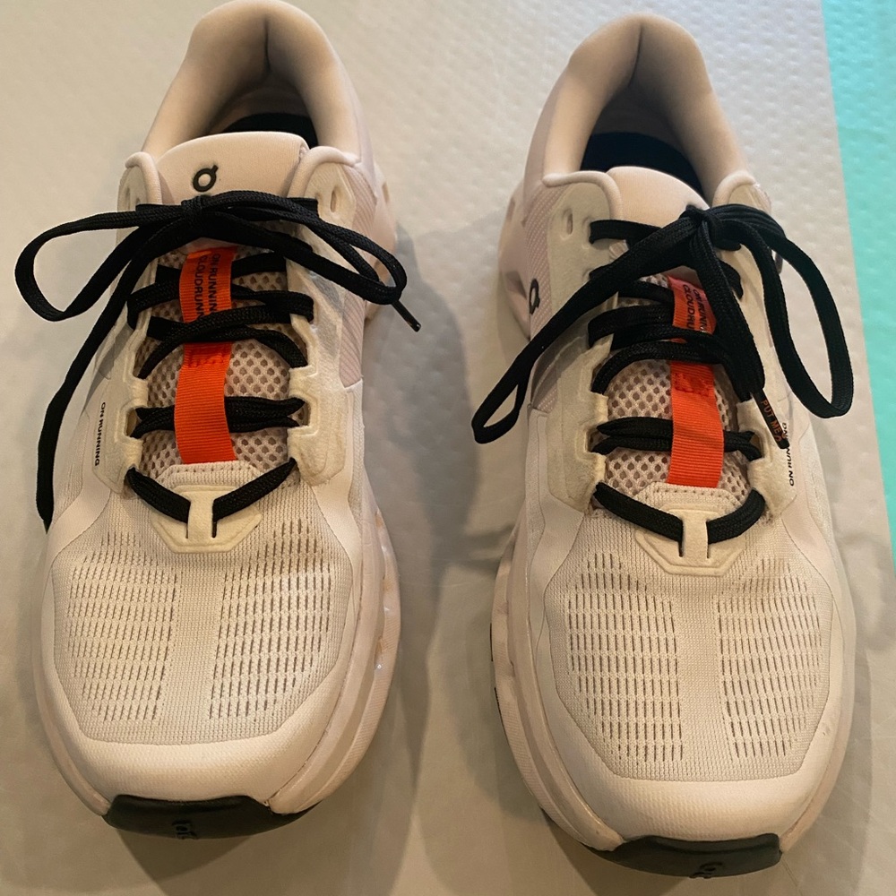 On Cloud Womens Size 7.5